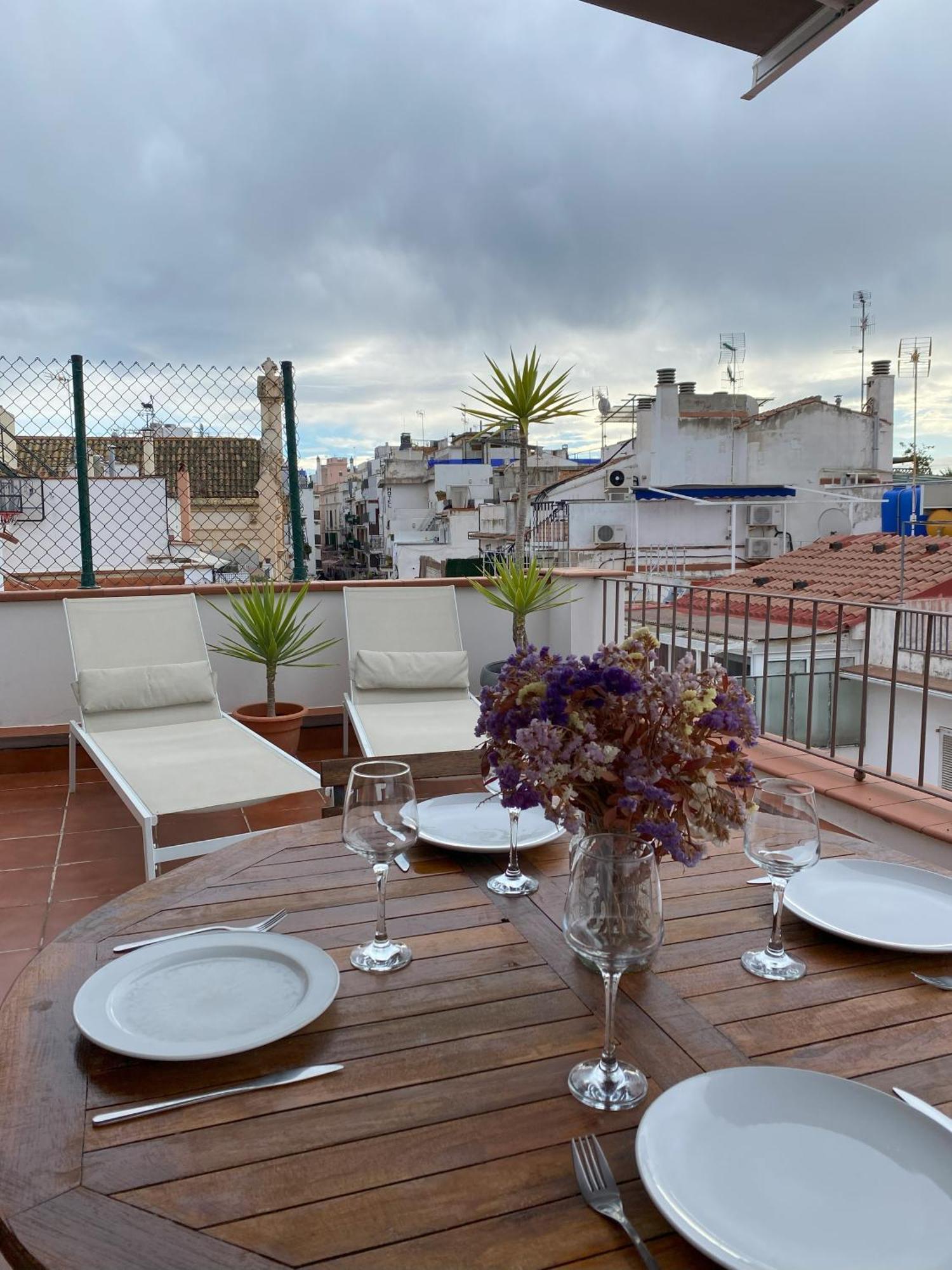 Atico Con Terraza! Ideal Para Vivir Sitges Todo El Ano Apartment Exterior photo